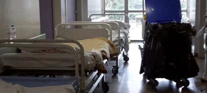 «Στο πάτωμα κουλουριασμένο το παιδί μου!», η συγκλονιστική αφήγηση μιας μητέρας για την κατάσταση στο ΠΑΓΝΗ